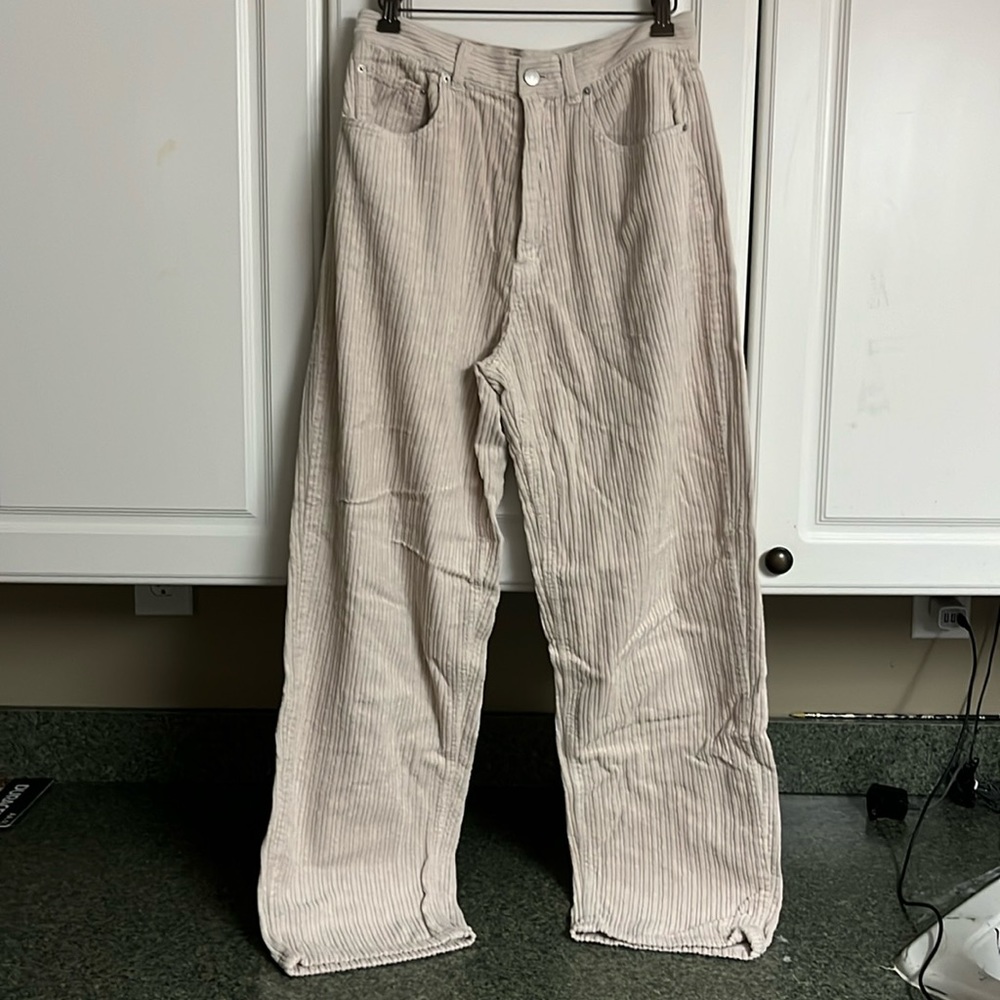BDG HIGH RISE BAGGY PANTS
Size: 30
Color: oatmeal